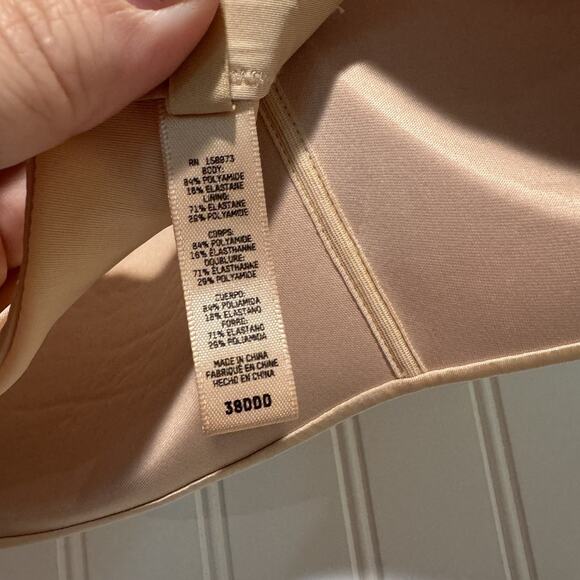 Skims Strapless Bra Wireless Form Size 38DDD - Picture 5 of 5